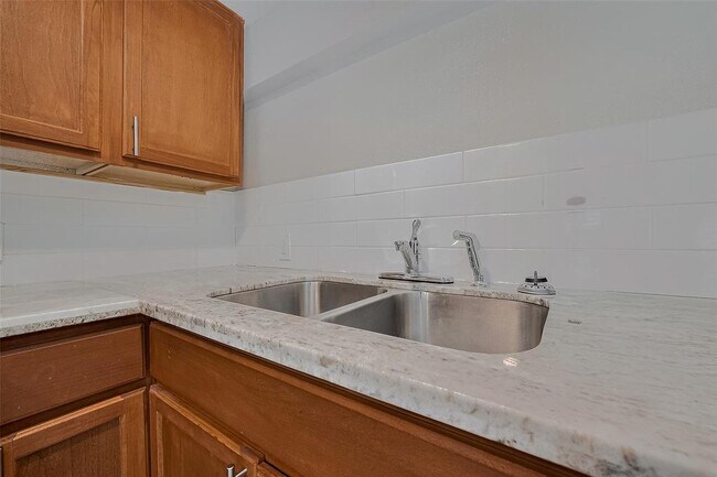 Building Photo - 1511 Scharpe St