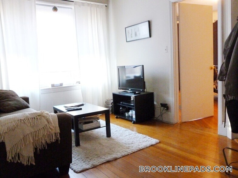 Building Photo - 208 Winthrop Rd