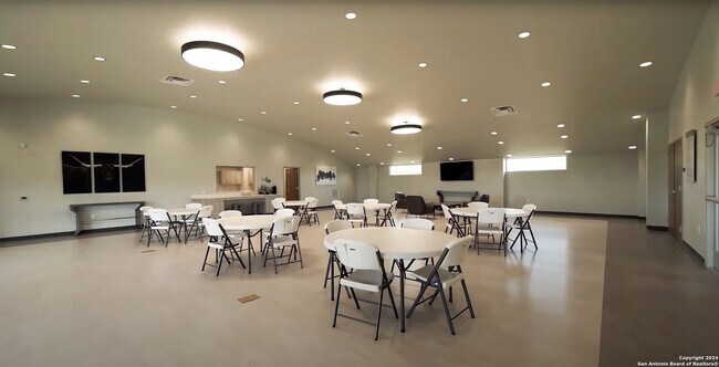 Building Photo - Come check out this well maintained 4 bedroom, 2.5 bath home in the well desired community of Lan...