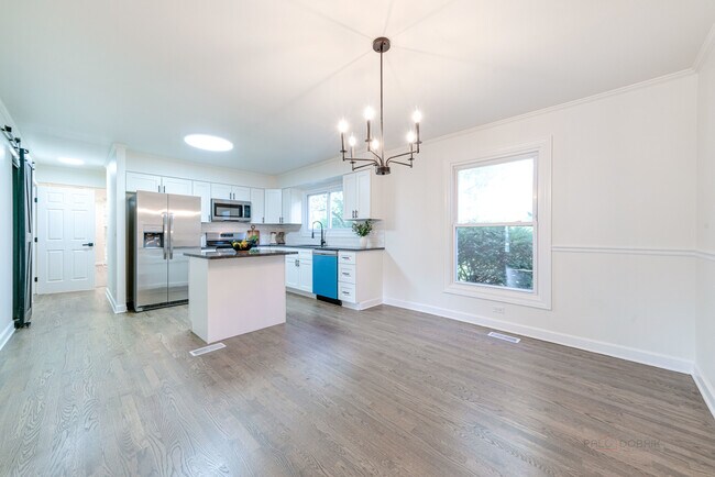Building Photo - 887 Saybrook Ln