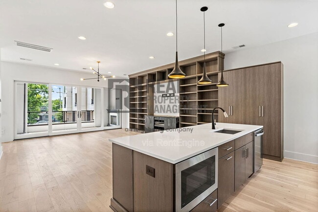 Building Photo - 1242 2nd Ave S