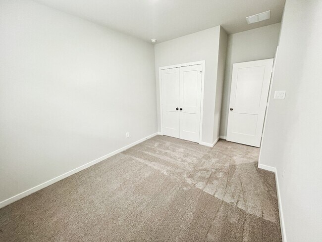 Building Photo - Like-New 3-Bed Home in Lexington Heights with Appliances Included