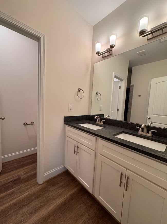 Building Photo - STOP SCROLLING! YOUR NEXT HOME IS HERE!