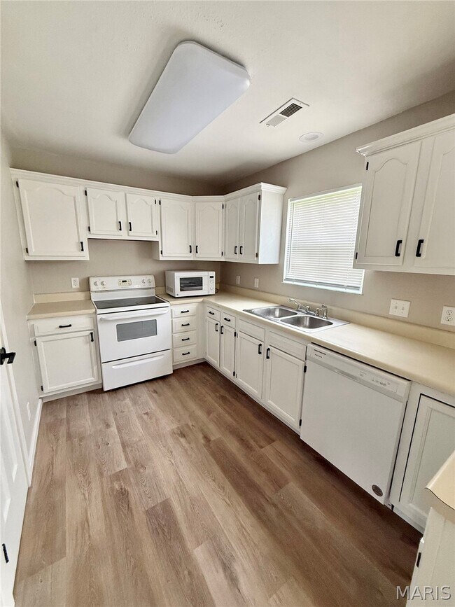 Building Photo - 132 Clinton Hill Dr