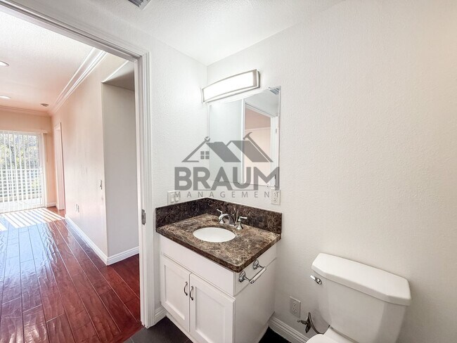 Building Photo - 332 S Virgil Ave