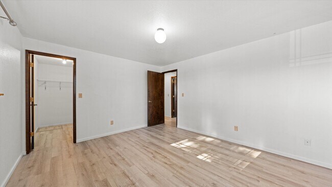 Building Photo - Stunning 4-Bedroom Modern Home in West Richland