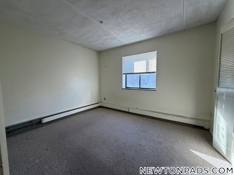 Building Photo - 175 Adams St