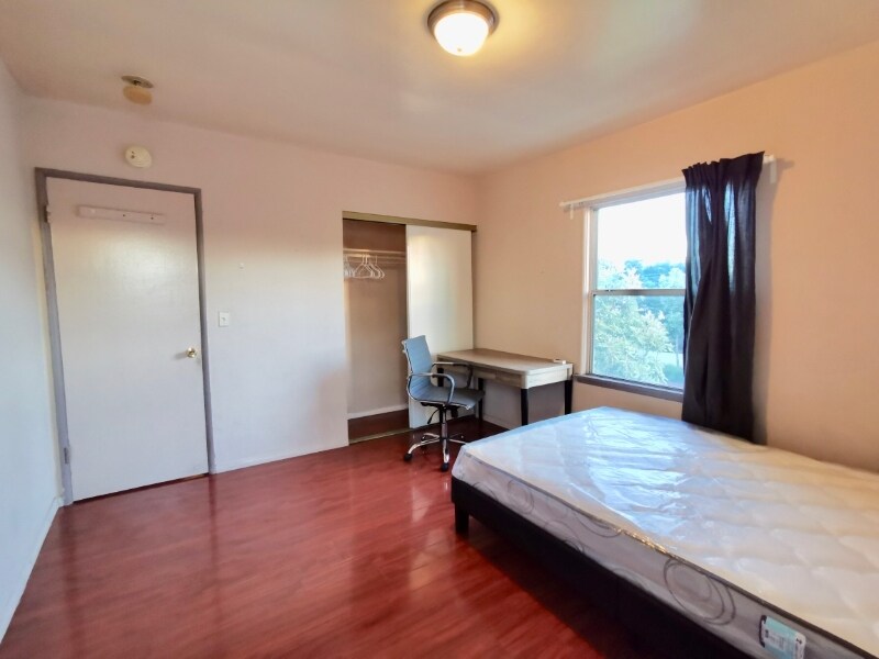 Building Photo - 2020 Cloverfield Blvd
