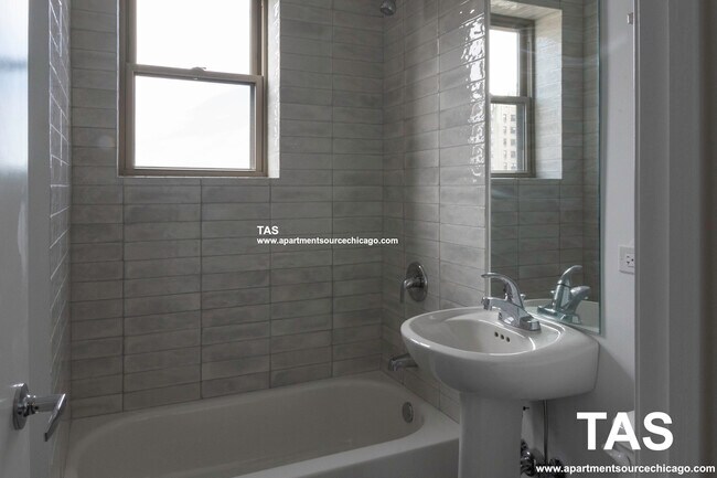 Building Photo - 940 W Winona St