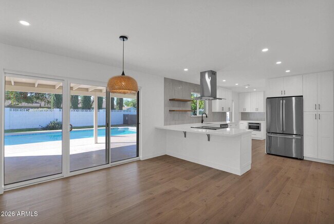 Building Photo - 501 W Seldon Ln