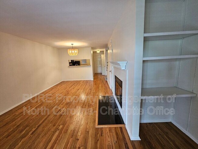 Building Photo - 333 Circle Ave