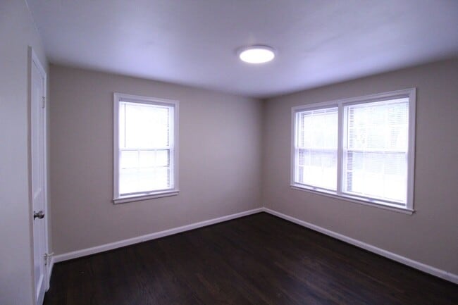 Building Photo - May FREE On This Updated 1 Bedroom 1 Bath Duplex in Navy Hill Area in Olathe