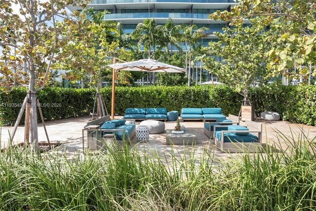 Building Photo - 650 NE 32nd St