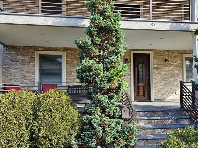 Building Photo - 49 Greenridge Ave