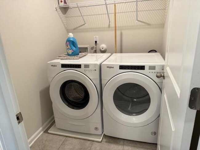 Building Photo - 212 Brook Farm Ln