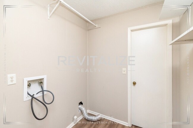Building Photo - 3 Bedroom Bungalow in Mobile