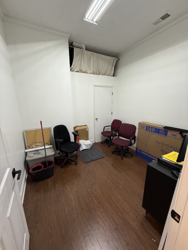 Building Photo - 2530 W Roosevelt Blvd
