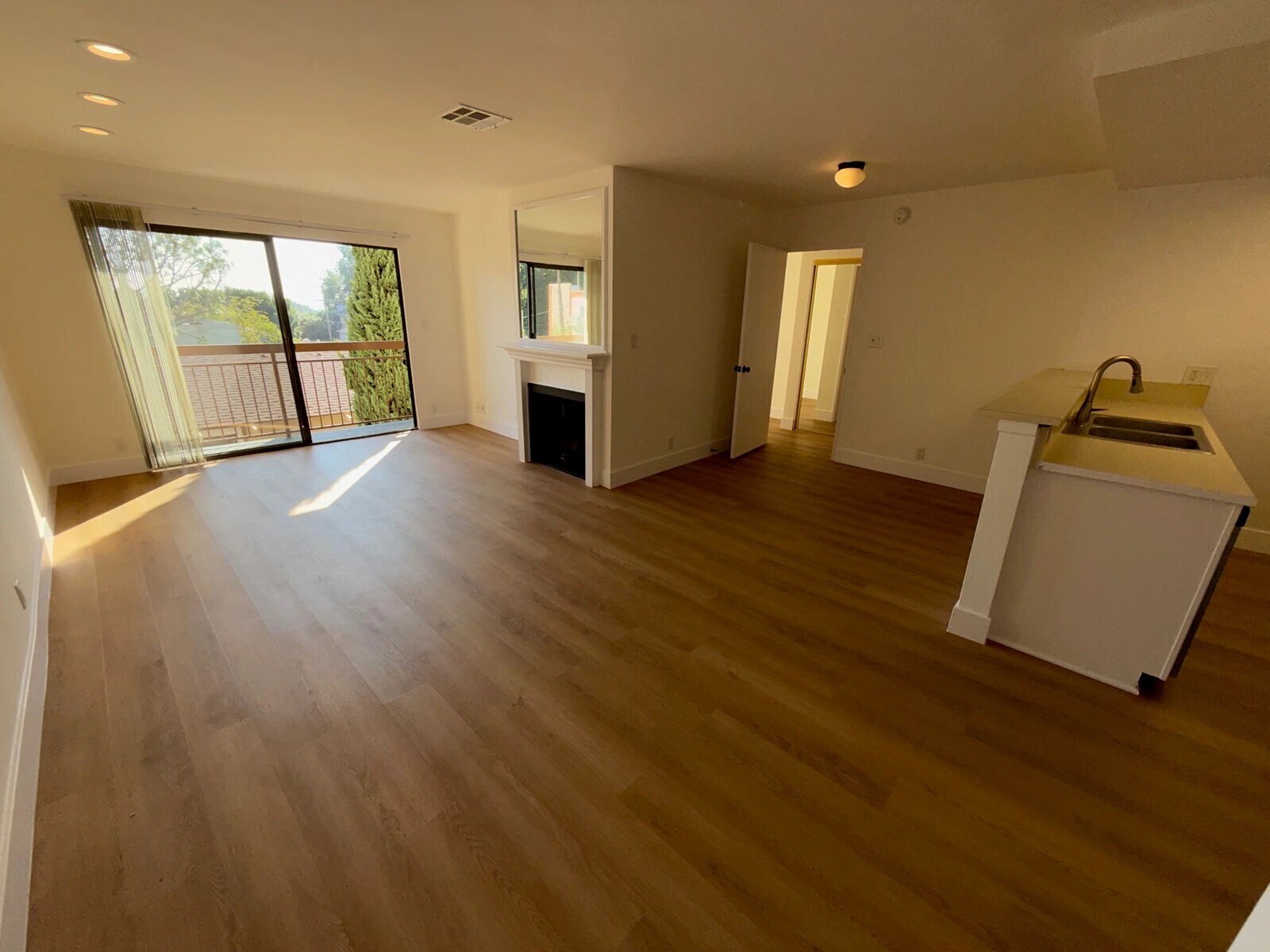 Building Photo - 1321 N Vista St