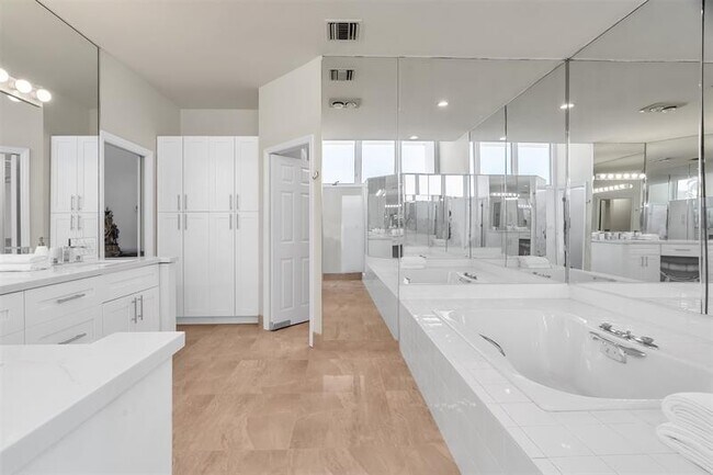 Building Photo - 18 Nurmi Dr