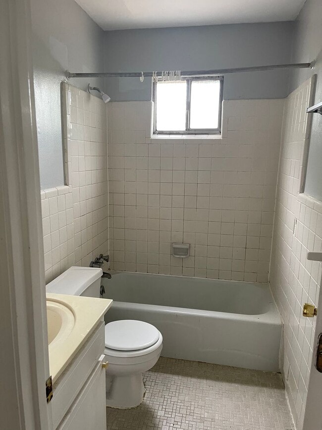 Building Photo - 2/1 MONTEREY APT IN NORMALTOWN!