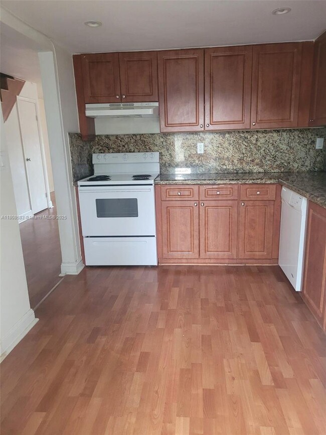 Building Photo - 8475 SW 137th Ave