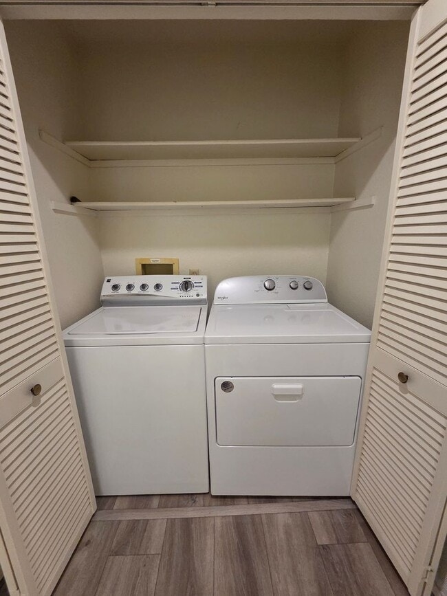 Building Photo - Hurley Place Condo