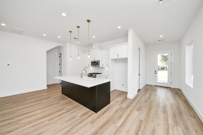 Building Photo - 107 Frawley St