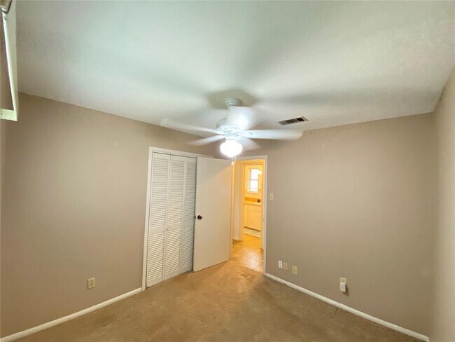 Building Photo - 2233 Ripple Creek Dr