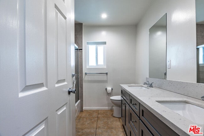 Building Photo - 1112 Ocean Park Blvd