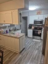 Building Photo - 7441 Holdrege St