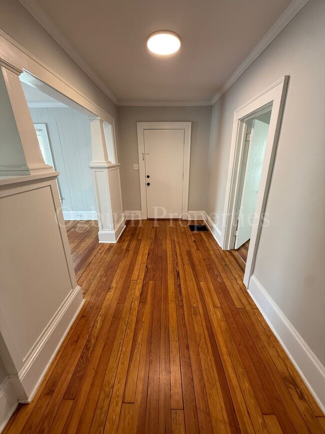 Building Photo - 1100 Franklin St SW