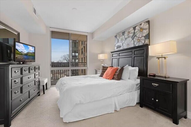 Building Photo - 3718 Midtown Dr