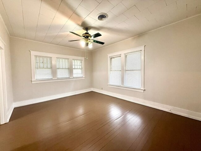 Building Photo - 1501 N Washington St