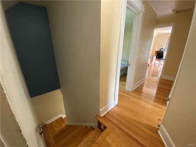 Building Photo - 208 Bassett St