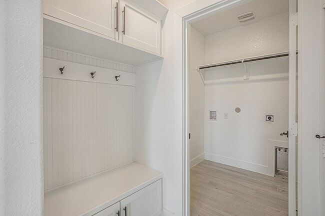 Building Photo - 15018 Bonham Shore Dr
