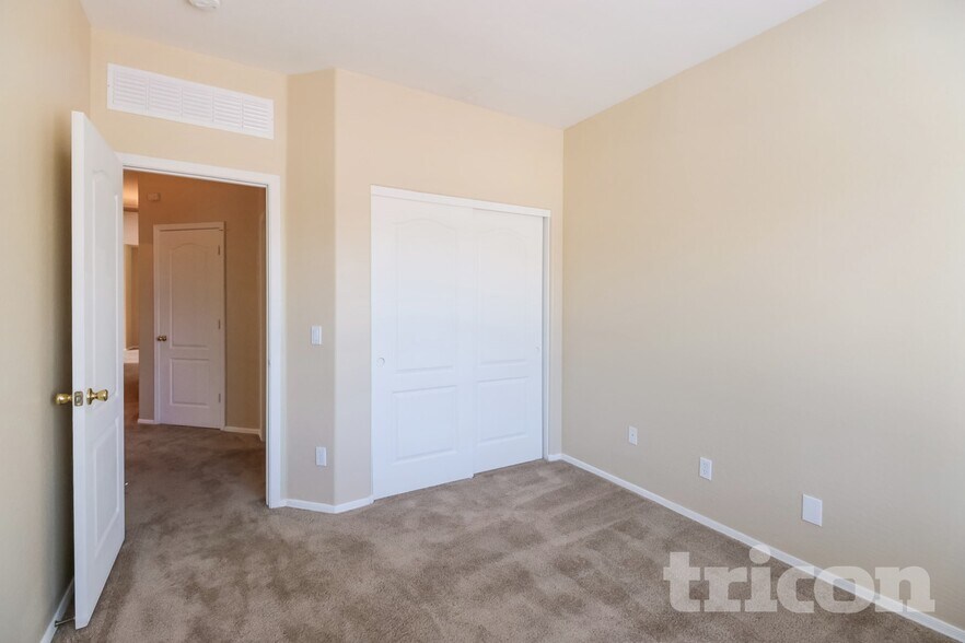Building Photo - 12519 W Estero Ln