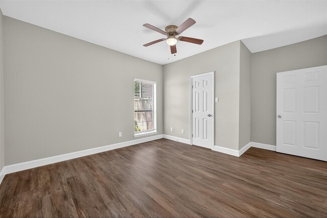 Building Photo - 9707 Richmond Ave