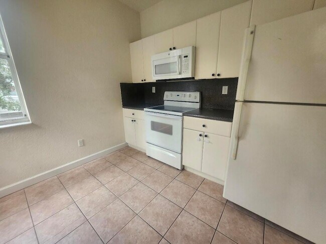 Building Photo - 3408 Shoma Dr