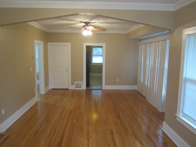 Building Photo - 2556 Vane St