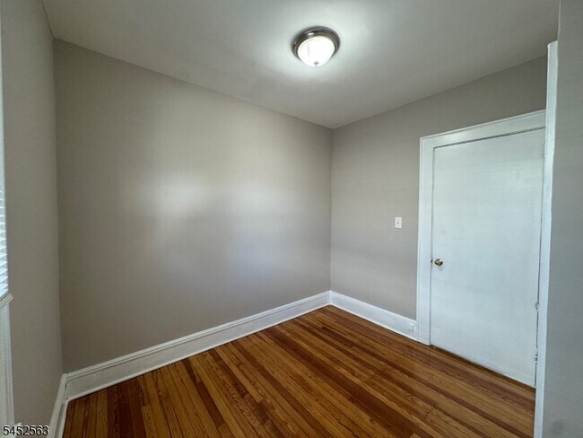Building Photo - 271 Davis Ave