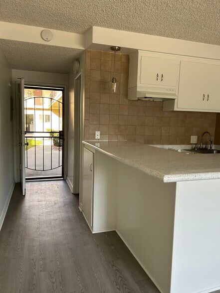 Building Photo - 6243 Comstock Ave