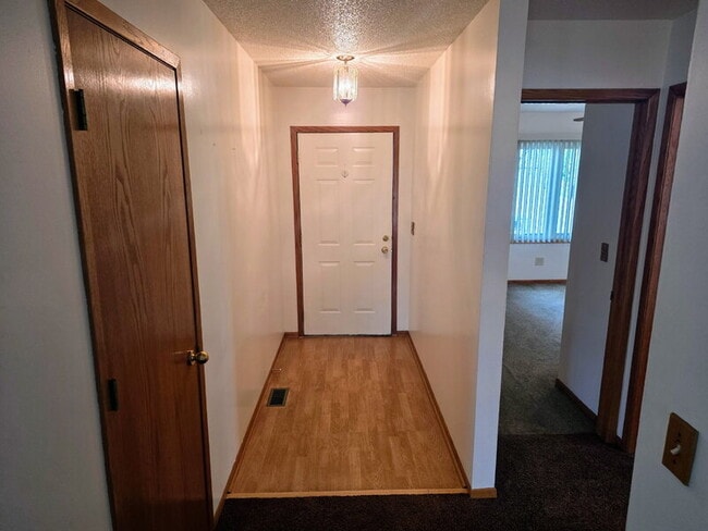 Building Photo - 5310 Brookview Dr