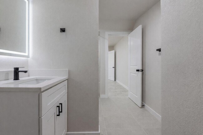 Building Photo - 306 Westmoreland Dr