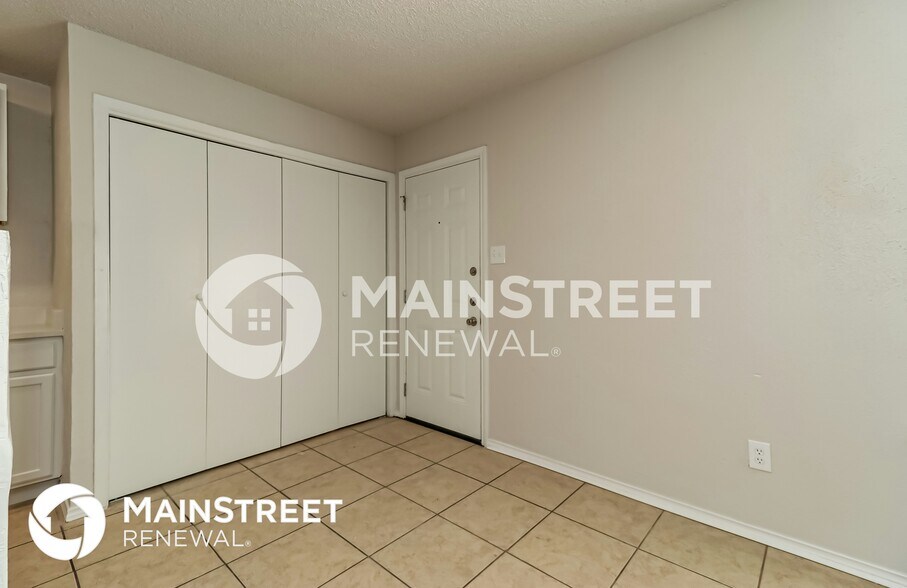 Building Photo - 3904 Royal Crest Dr