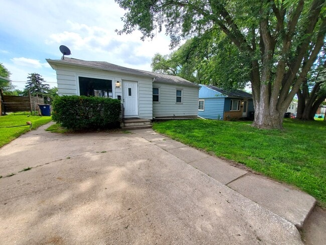 Primary Photo - 226 Madison St
