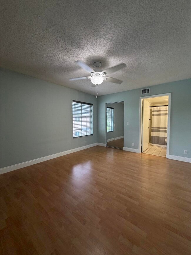 Building Photo - 13811 Oneida Dr