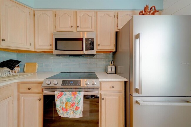 Building Photo - 13827 Mission Oaks Blvd