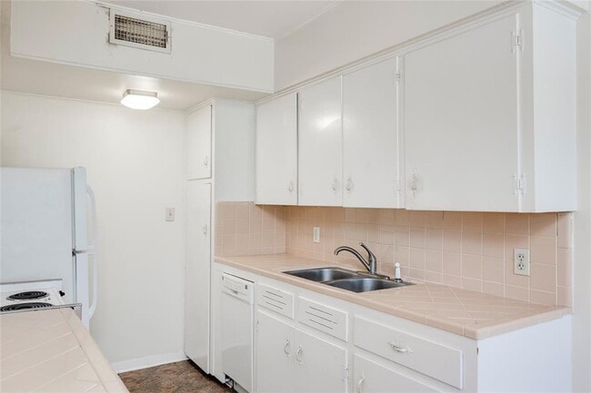 Building Photo - 1511 Shoal Creek Blvd