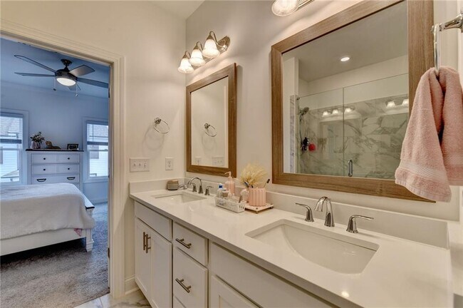 Building Photo - 522 Healy Dr