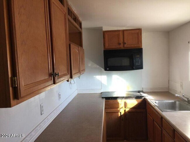 Building Photo - 1711 S 28th Dr